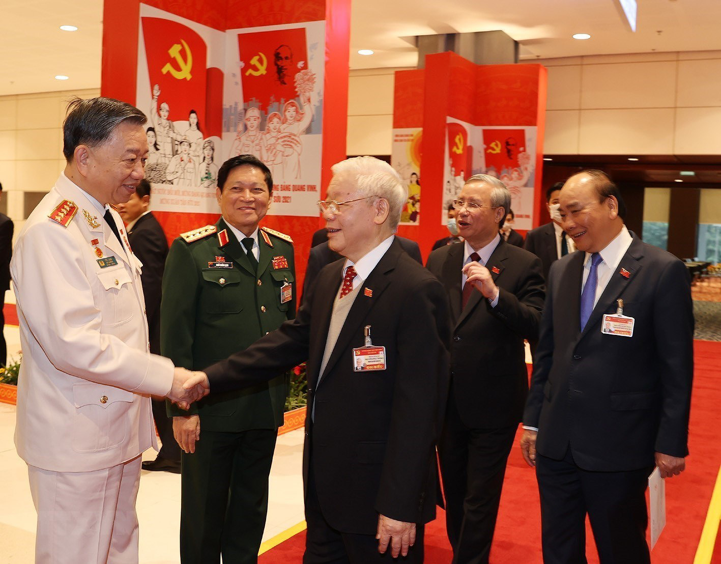 Ch&ugrave;m ảnh: Tổng B&iacute; thư, Chủ tịch nước dự phi&ecirc;n thảo luận c&aacute;c văn kiện Đại hội XIII - Ảnh 4.