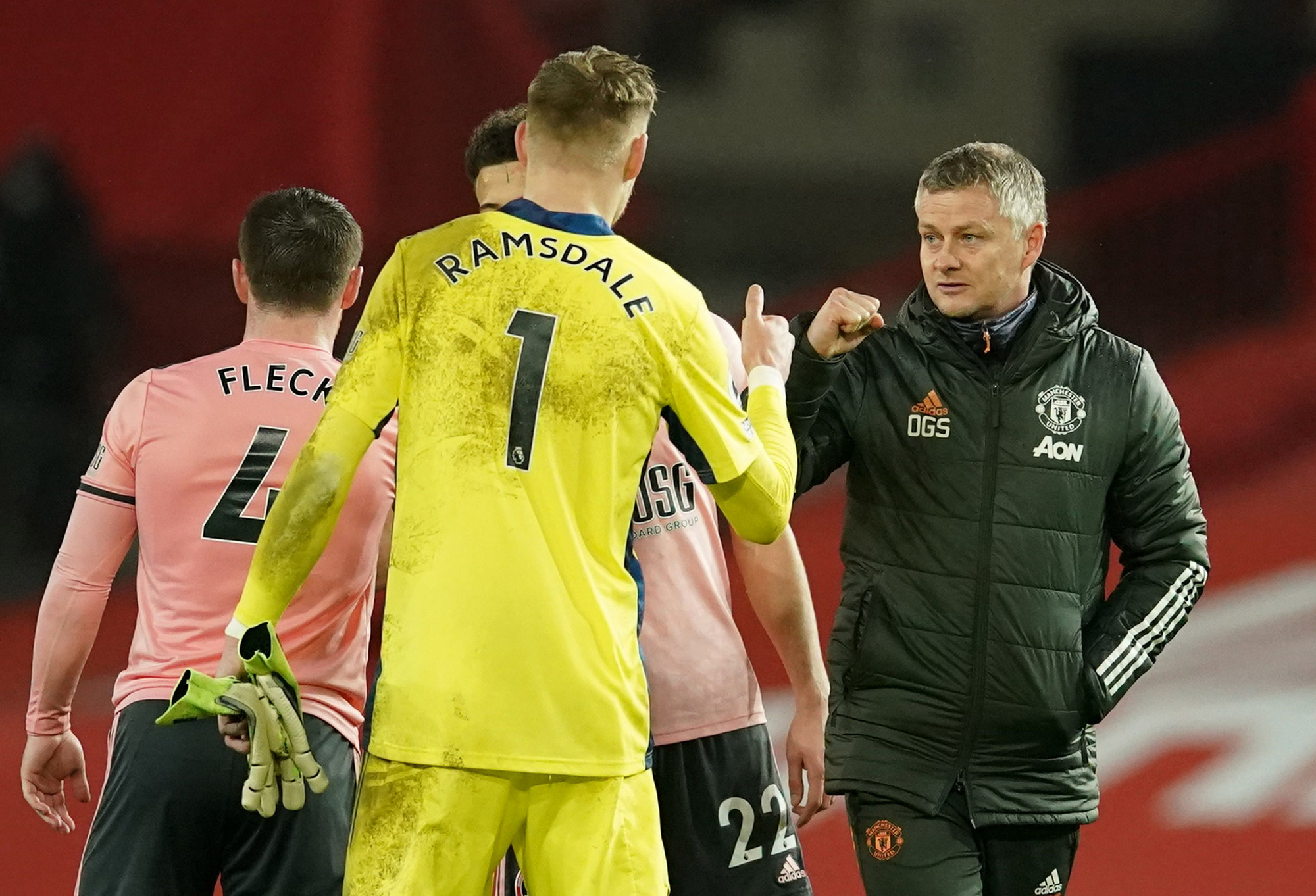 HLV Solskjaer nói gì khi Man United thua đội chót bảng, mất ngôi đầu?