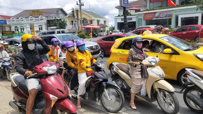 Thành phố buồn đang ngộp thở vì kẹt xe - Ảnh 1.