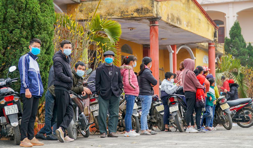 Cận cảnh thần tốc x&eacute;t nghiệm h&agrave;ng trăm người c&oacute; li&ecirc;n quan đến bệnh nh&acirc;n 1552 - Ảnh 9.