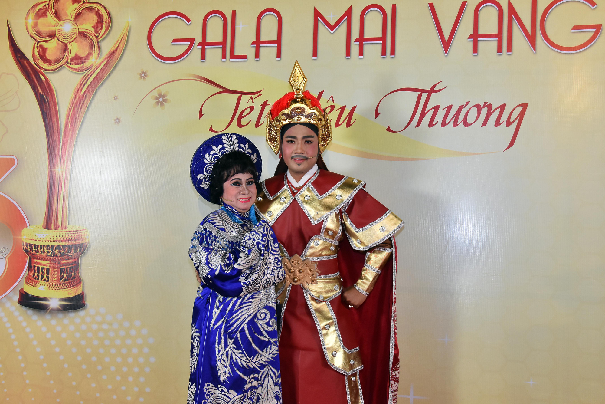 GALA MV Xuan yeu thuong - NS  cai luong truoc gio dien