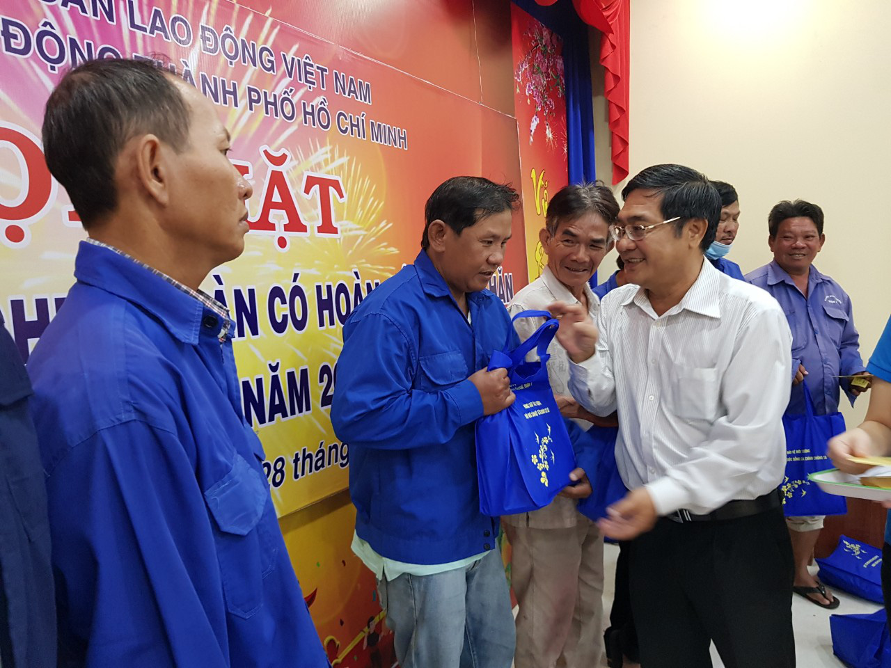 TP HCM: Nhiều hoạt động chăm lo Tết đoàn viên, CNVC-LĐ khó khăn - Ảnh 4.