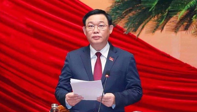 Ông Vương Đình Huệ điều hành phiên thảo luận Văn kiện Đại hội XIII