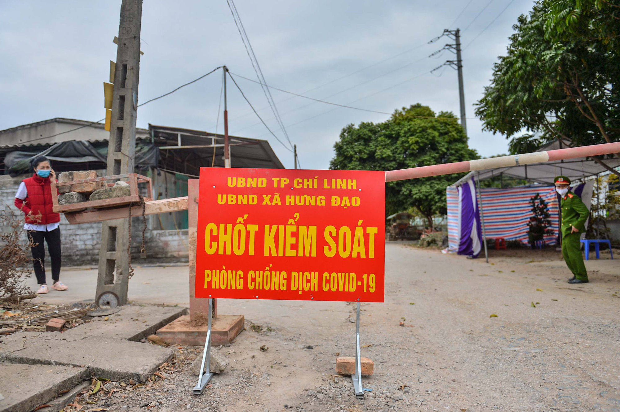 CLIP: Cảnh &ldquo;nội bất xuất, ngoại bất nhập&rdquo; tại ng&ocirc;i l&agrave;ng li&ecirc;n quan bệnh nh&acirc;n 1552 - Ảnh 13.