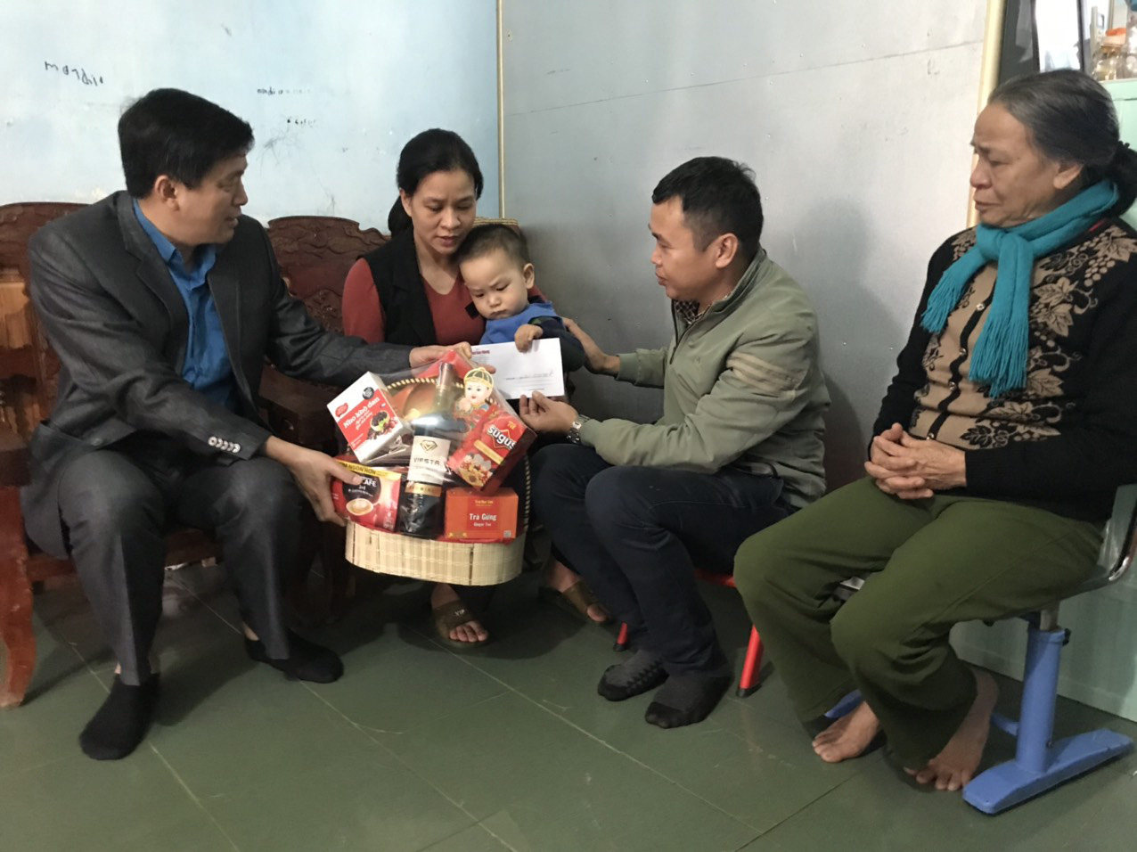 Chương trình Xuân nhân ái - Tết yêu thương đến với các tỉnh miền Trung - Ảnh 1.