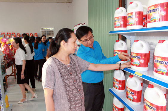 Khắp nơi chăm lo Tết c&ocirc;ng nh&acirc;n - Ảnh 1.
