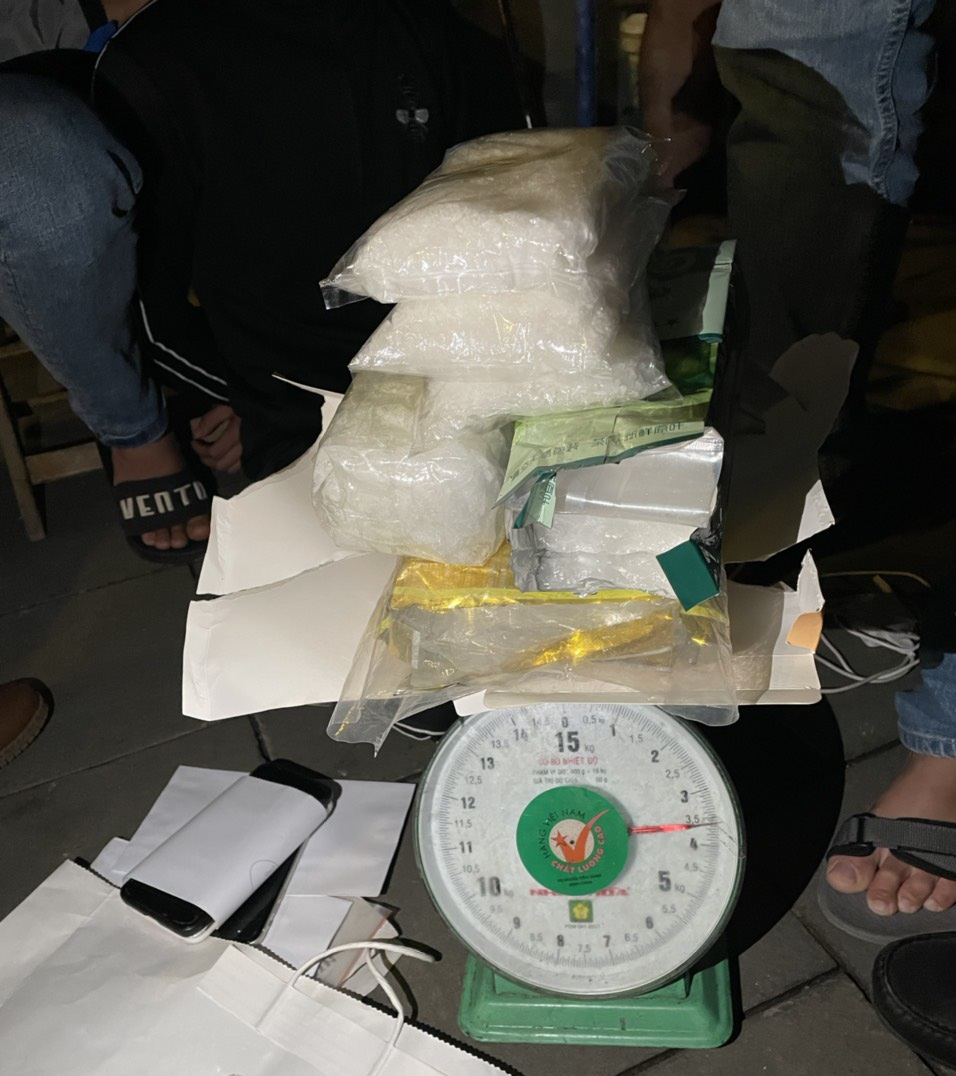 Từ Thanh H&oacute;a mang 3,5 kg ma t&uacute;y đ&aacute; v&agrave;o Đ&agrave; Nẵng b&aacute;n Tết - Ảnh 1.