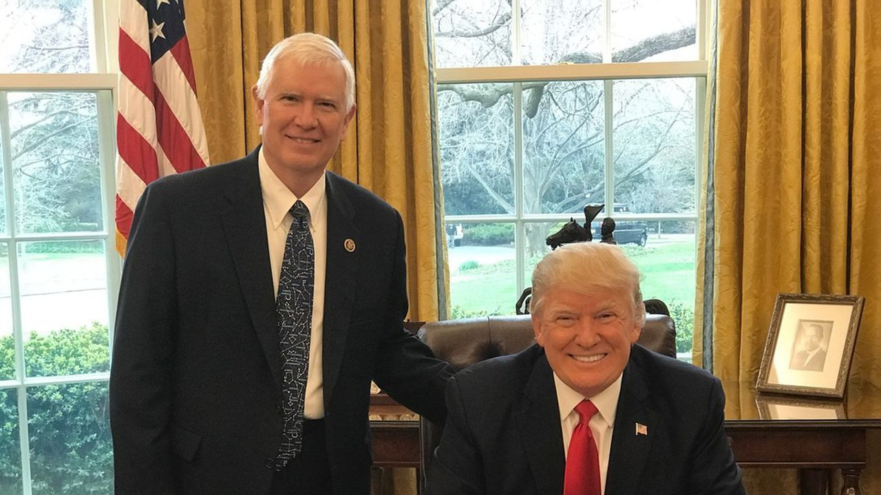 Cuộc điện thoại trong đêm của Tổng thống Trump và nghị sĩ Cộng hòa