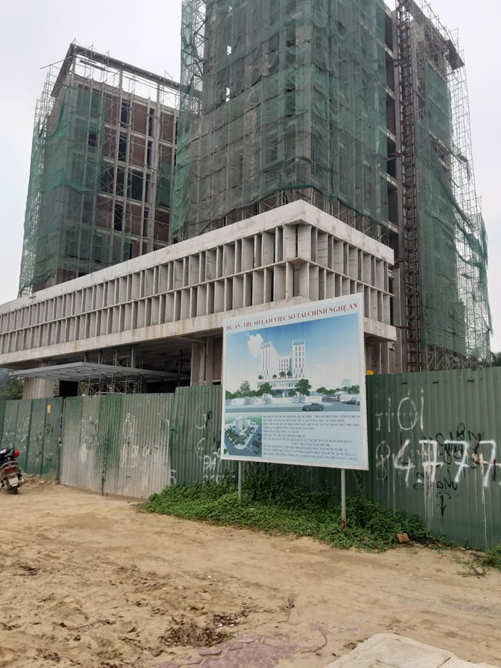 Vụ 11 người thương vong ở công trình xây dựng Sở Tài chính Nghệ An: Vận thăng do Trung Quốc sản xuất