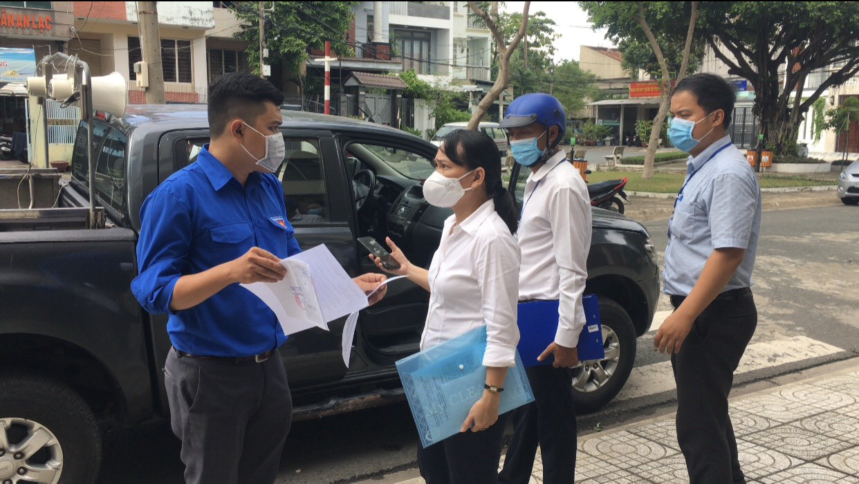 TP HCM: Lấy mẫu xét nghiệm ngẫu nhiên ở quán nhậu, phạt hàng loạt nhà hàng - Ảnh 2.