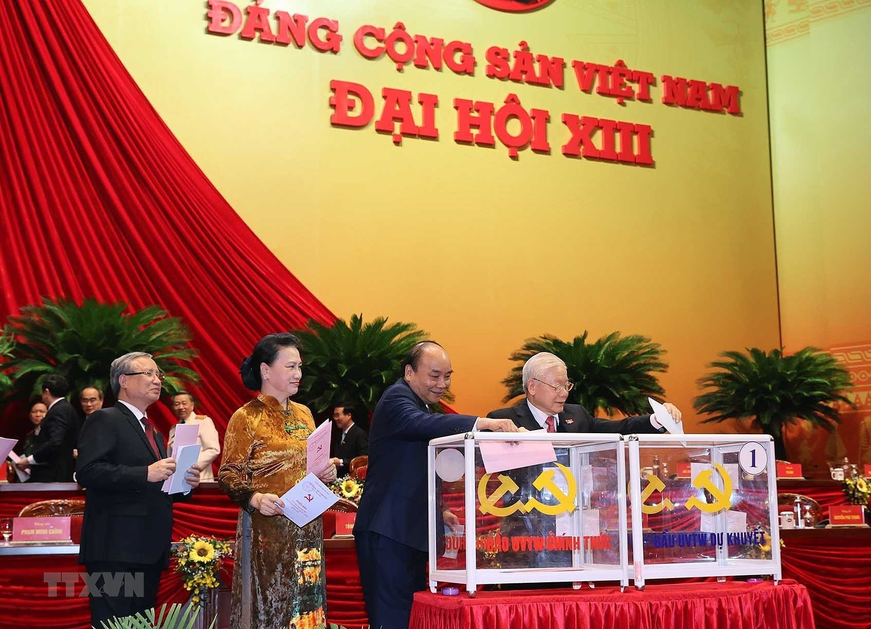 Chùm ảnh: Bỏ phiếu bầu Ban Chấp hành Trung ương khóa XIII