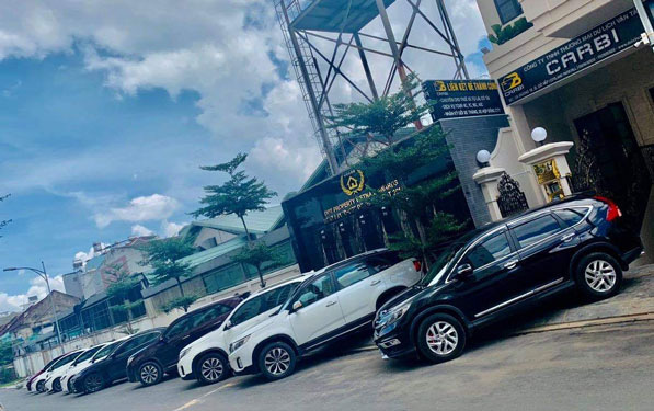 Gi&aacute; thu&ecirc; xe tự l&aacute;i tăng ch&oacute;ng mặt - Ảnh 1.