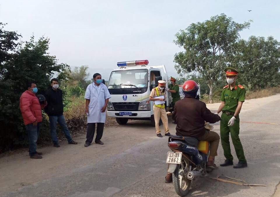Gia Lai: Thêm 2 người dương tính SARS-CoV-2 lần 1 là cán bộ y tế