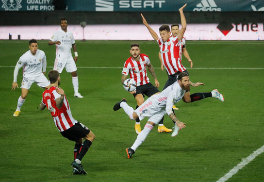 Real Madrid "giương cờ trắng" trong cuộc đua vô địch La Liga