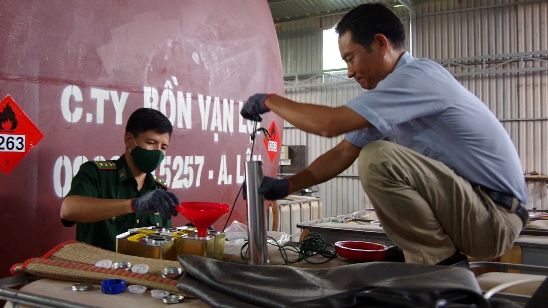 Khởi tố các đối tượng sản xuất xăng giả tại Vũng Tàu