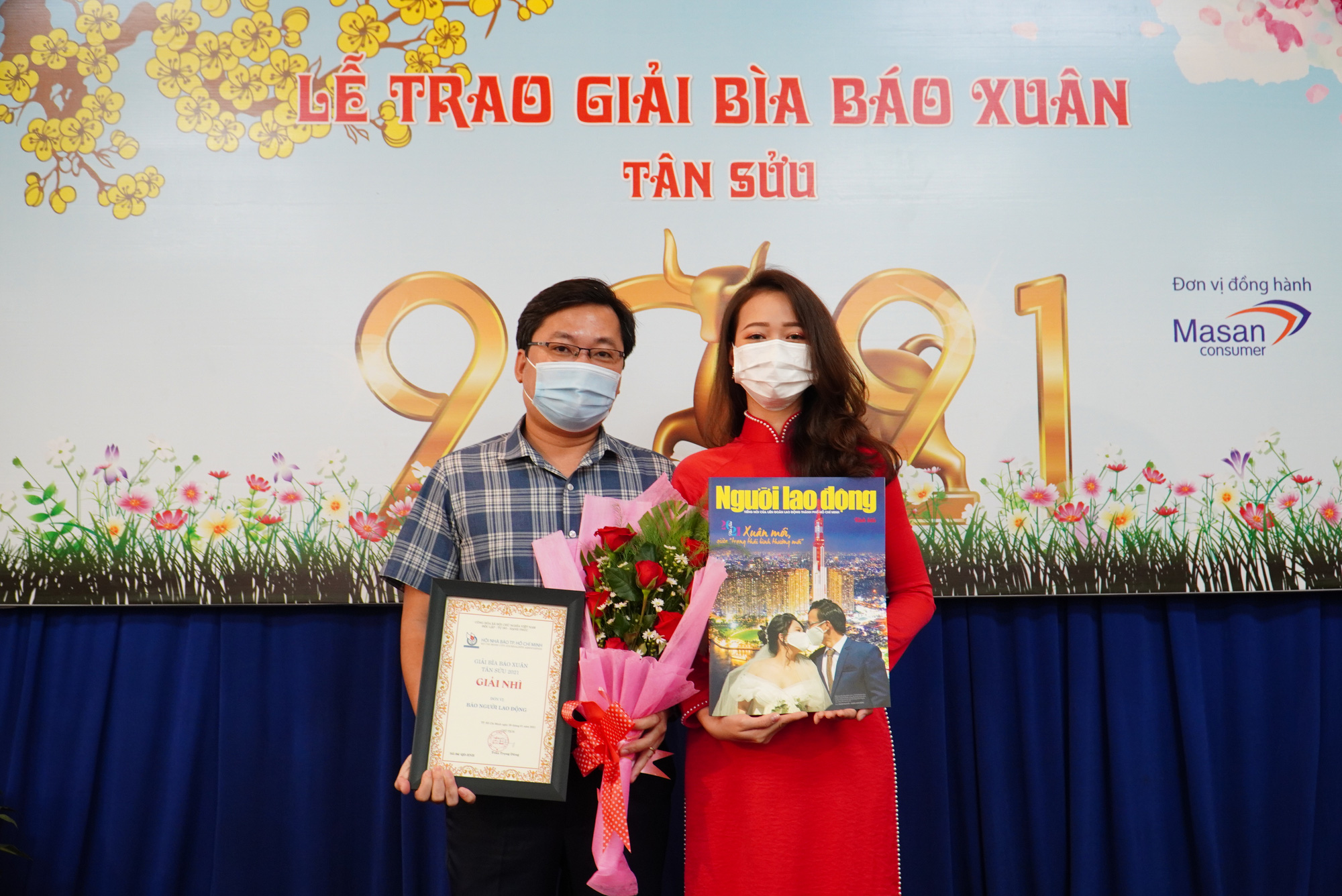 Trao giải b&igrave;a b&aacute;o xu&acirc;n v&agrave; khai trương sạp b&aacute;o từ thiện tại Đường s&aacute;ch - Ảnh 2.