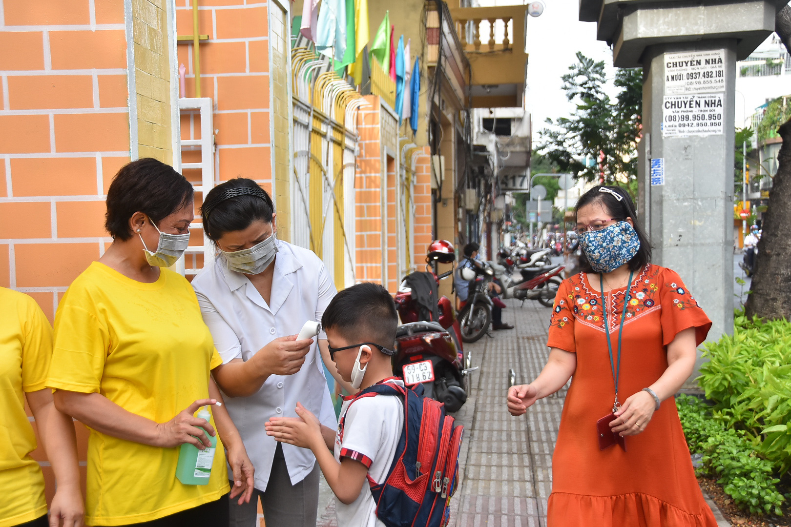 Trường học TP HCM lên phương án dạy trực tuyến