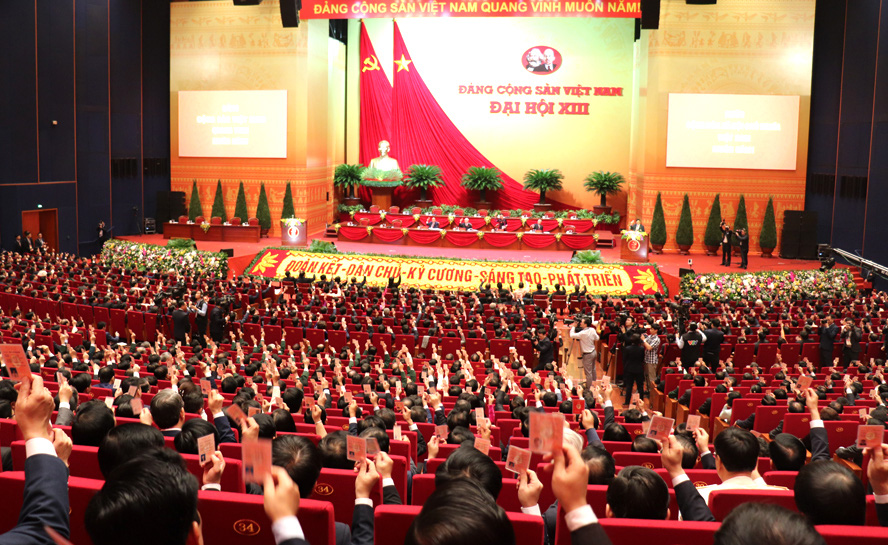 Ra mắt Ban Chấp h&agrave;nh Trung ương Đảng kh&oacute;a XIII - Ảnh 2.
