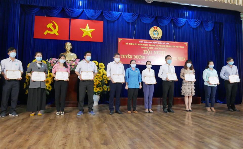 Tuyên dương gương sáng đảng viên