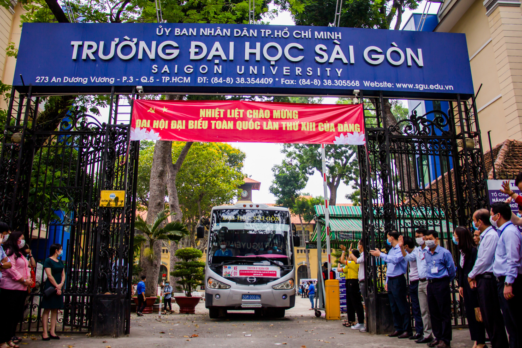 Ấm áp chuyến xe đoàn viên đưa sinh viên về quê đón Tết