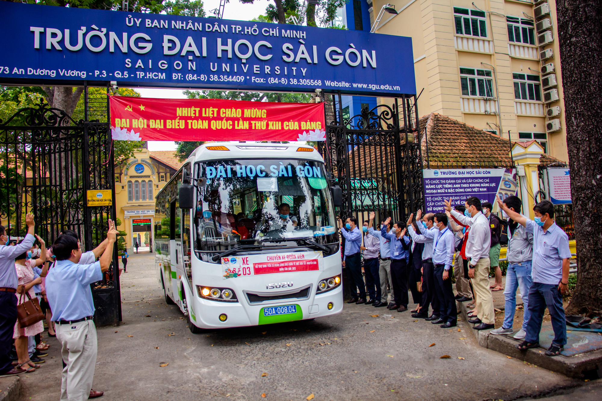 Ấm &aacute;p chuyến xe đo&agrave;n vi&ecirc;n đưa sinh vi&ecirc;n về qu&ecirc; đ&oacute;n Tết - Ảnh 14.