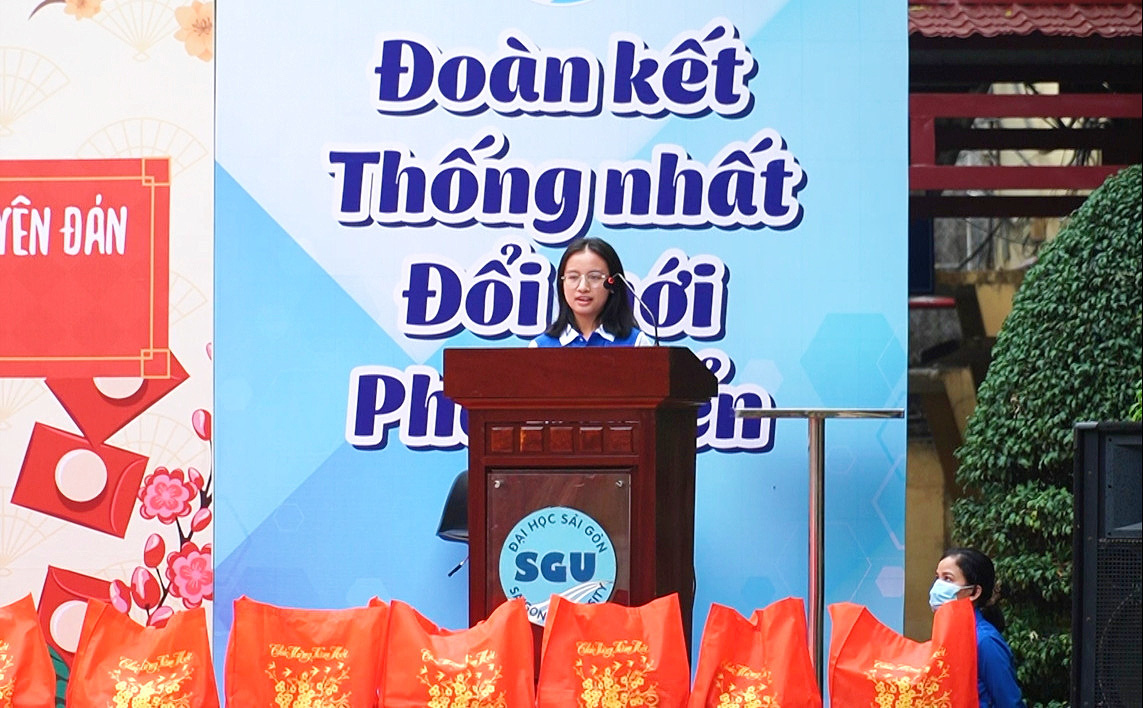Ấm &aacute;p chuyến xe đo&agrave;n vi&ecirc;n đưa sinh vi&ecirc;n về qu&ecirc; đ&oacute;n Tết - Ảnh 4.