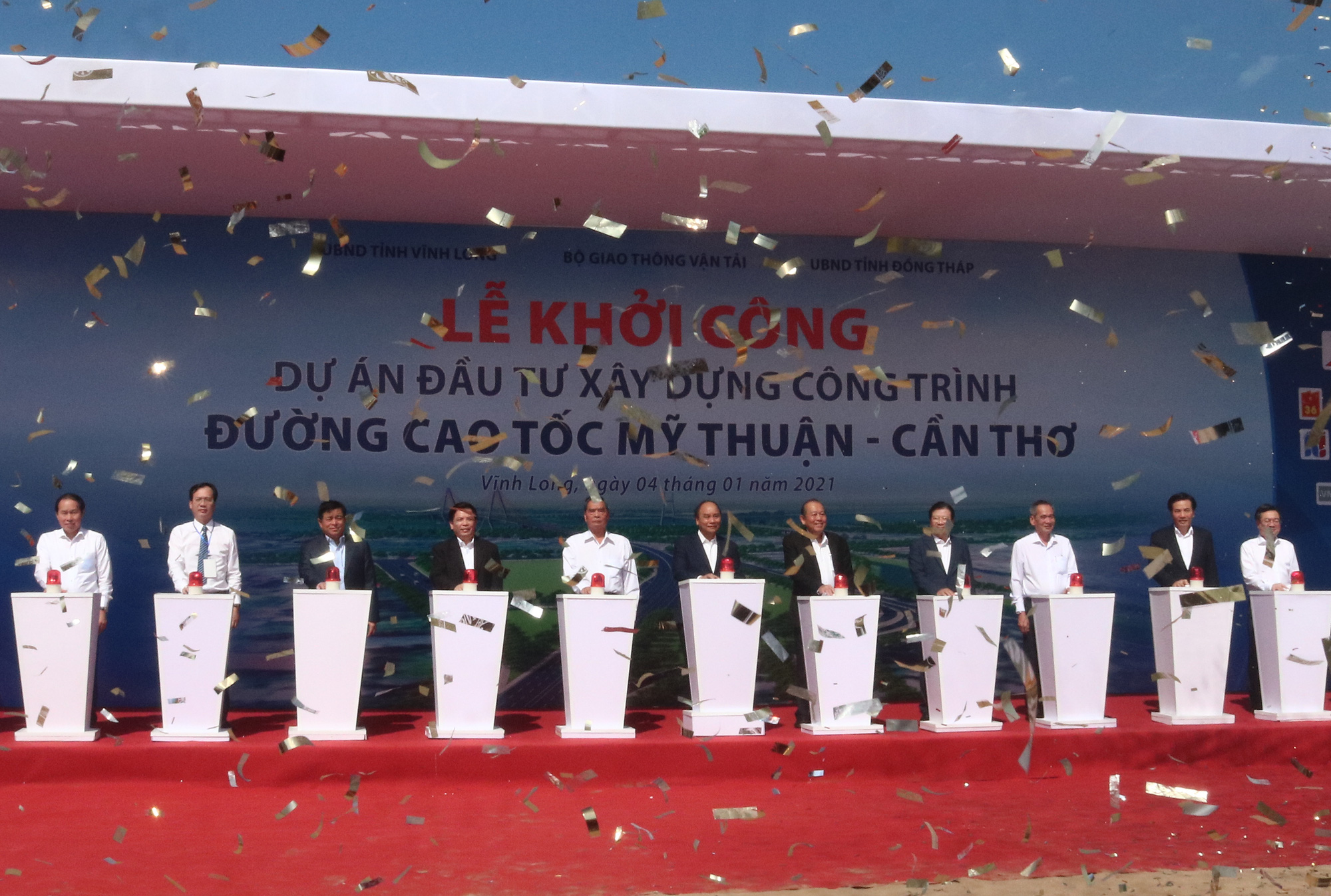 Thủ tướng ph&aacute;t lệnh khởi c&ocirc;ng tuyến cao tốc Mỹ Thuận - Cần Thơ - Ảnh 2.
