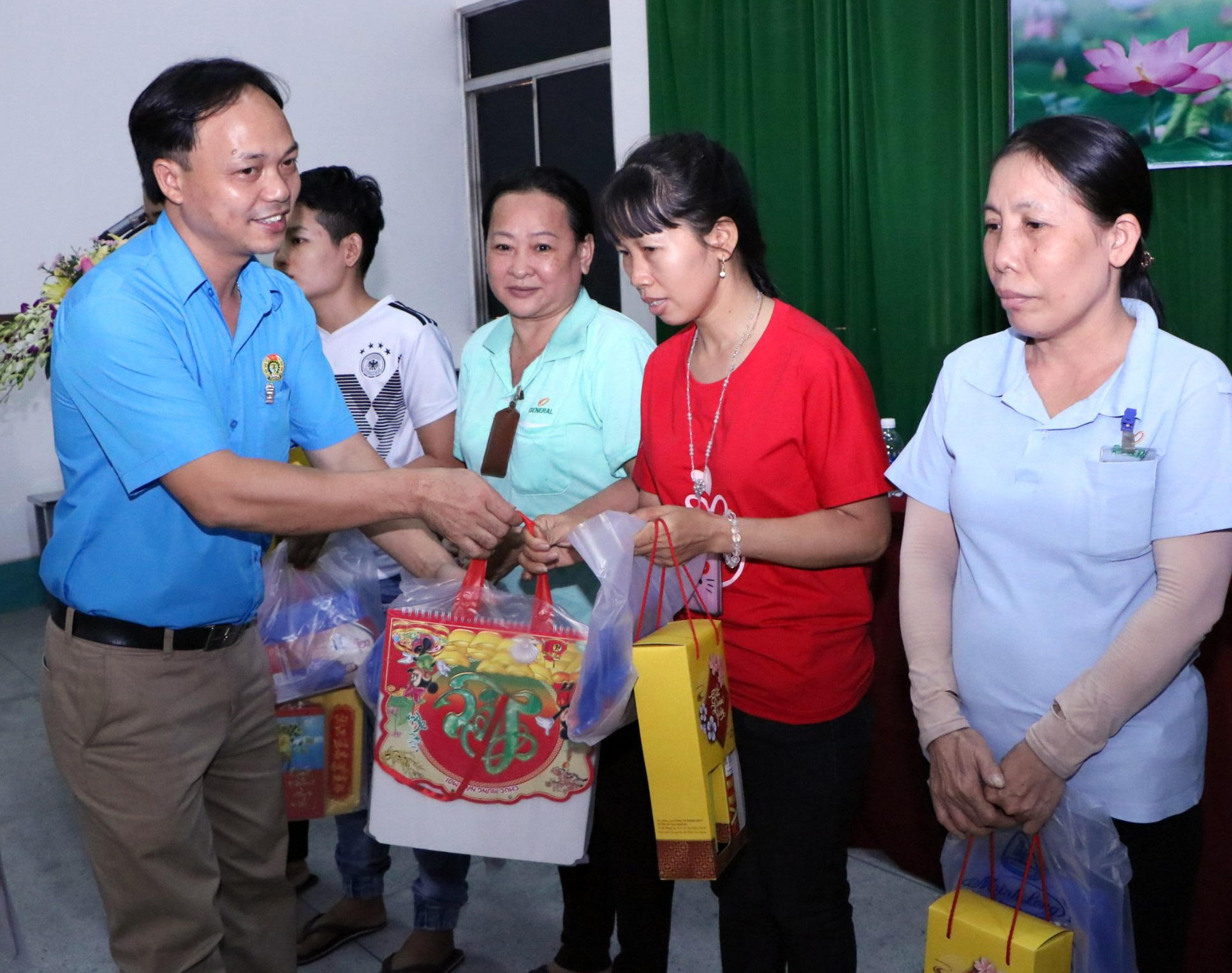 Nhiều địa phương công bố thưởng Tết - Ảnh 1.