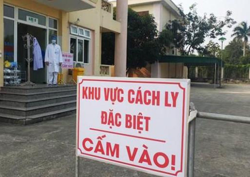 Phó Giám đốc ký giấy cho du học sinh nhiễm SARS-CoV-2 rời khu cách ly bị đình chỉ công tác