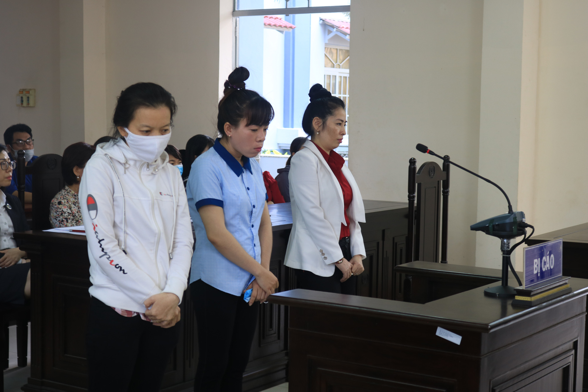 Ba  người phụ nữ  lén lút  làm liều ở Bệnh viện Bà Rịa