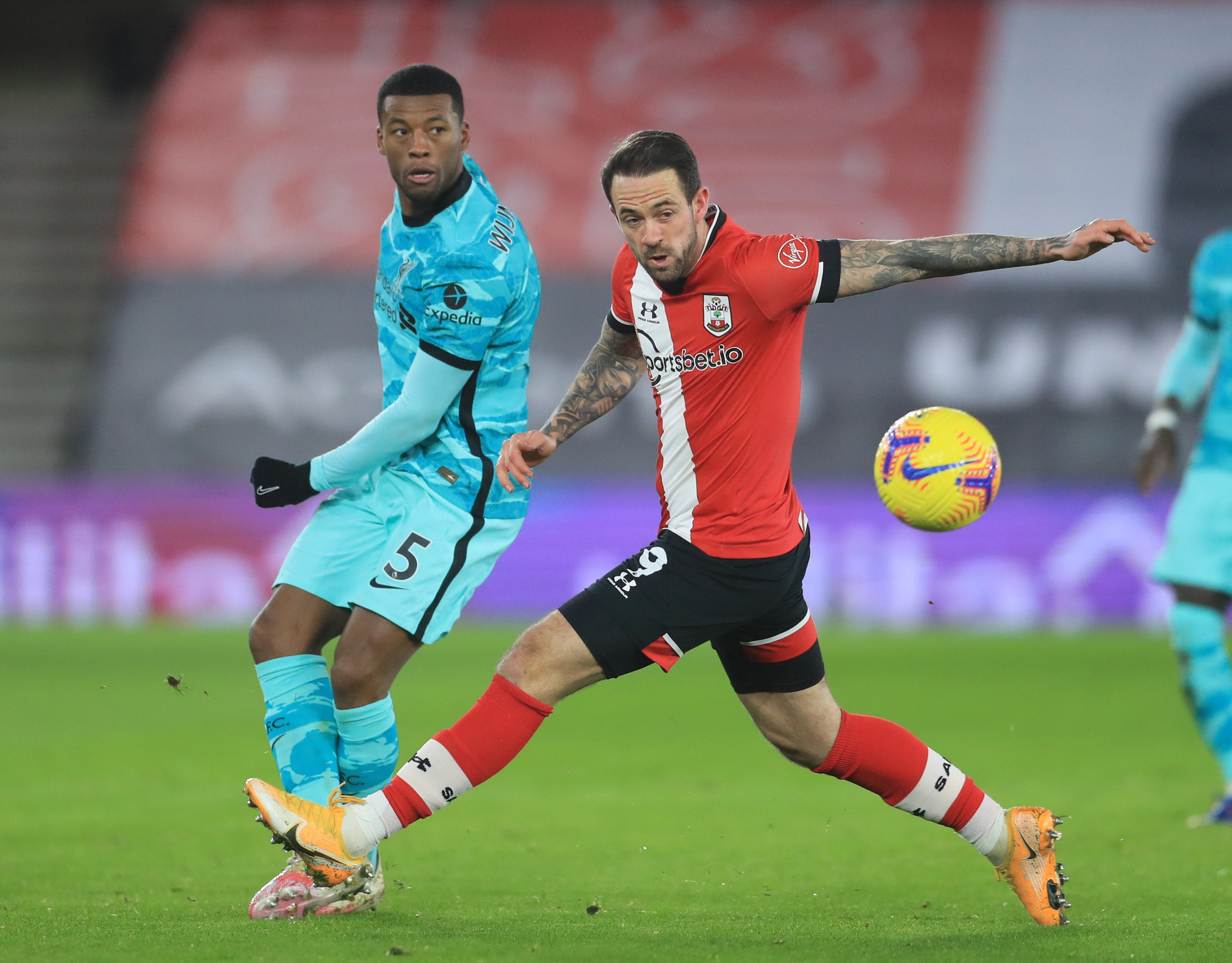 Trắng tay trước Southampton, Liverpool chỉ trích trọng tài và... Man United