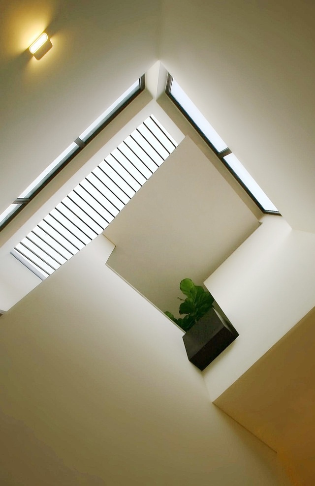Nhà vát góc độc đáo, tràn ngập ánh sáng trong ngõ nhỏ ở Hà Nội - Ảnh 5.