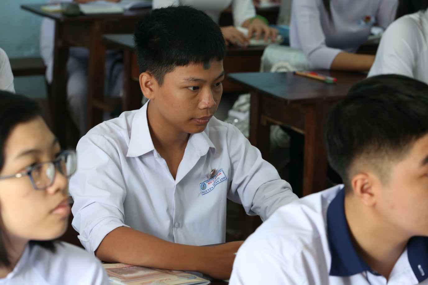 X&oacute;t xa cảnh b&eacute; trai 16 tuổi d&ugrave; mắc bệnh vi&ecirc;m tuỷ vẫn một m&igrave;nh nu&ocirc;i mẹ bệnh t&acirc;m thần - Ảnh 6.