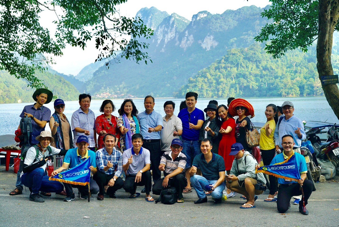 Du khách Việt chuộng tour “đo ni đóng giày”