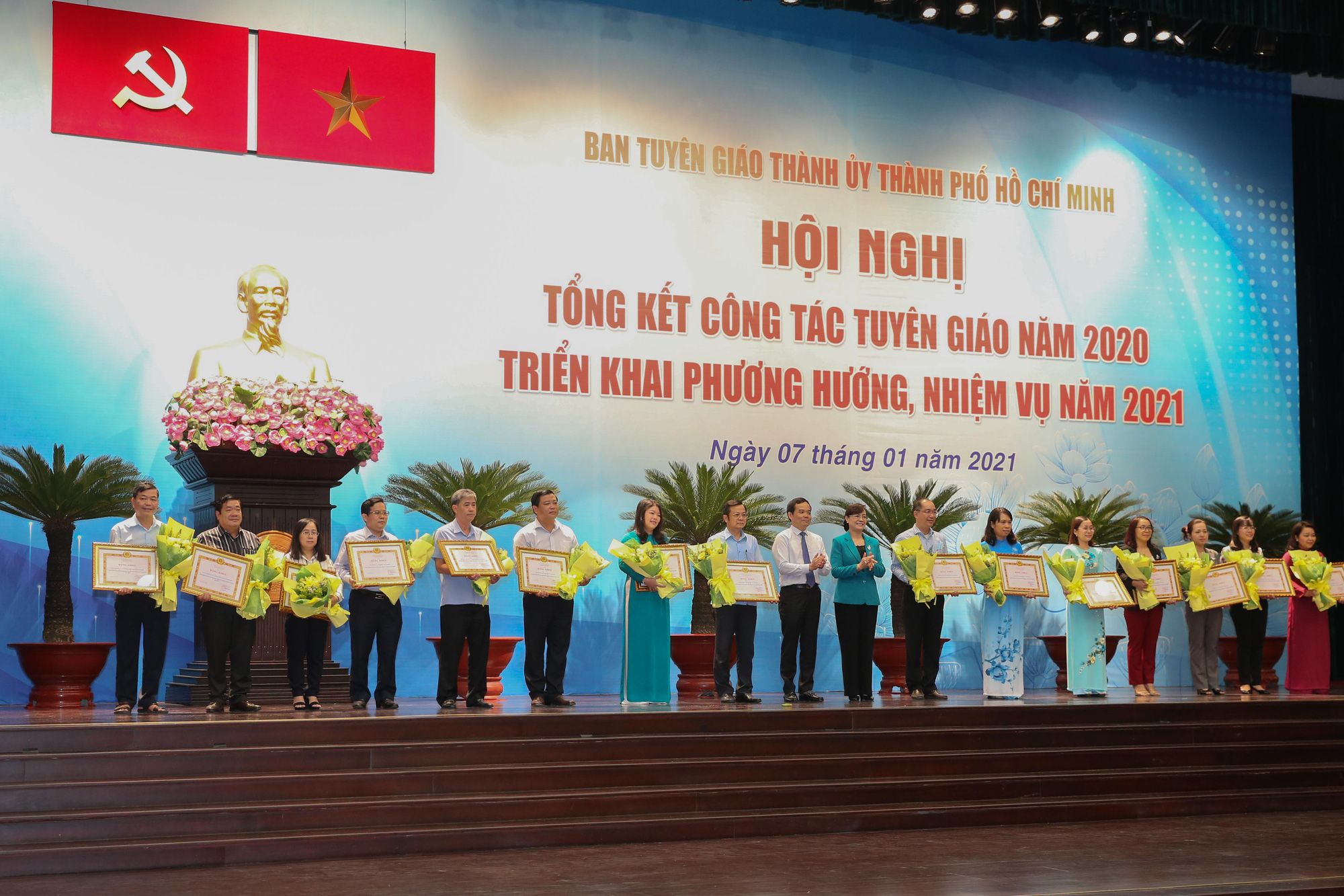 C&ocirc;ng việc của người l&agrave;m tuy&ecirc;n gi&aacute;o rất thầm lặng! - Ảnh 4.