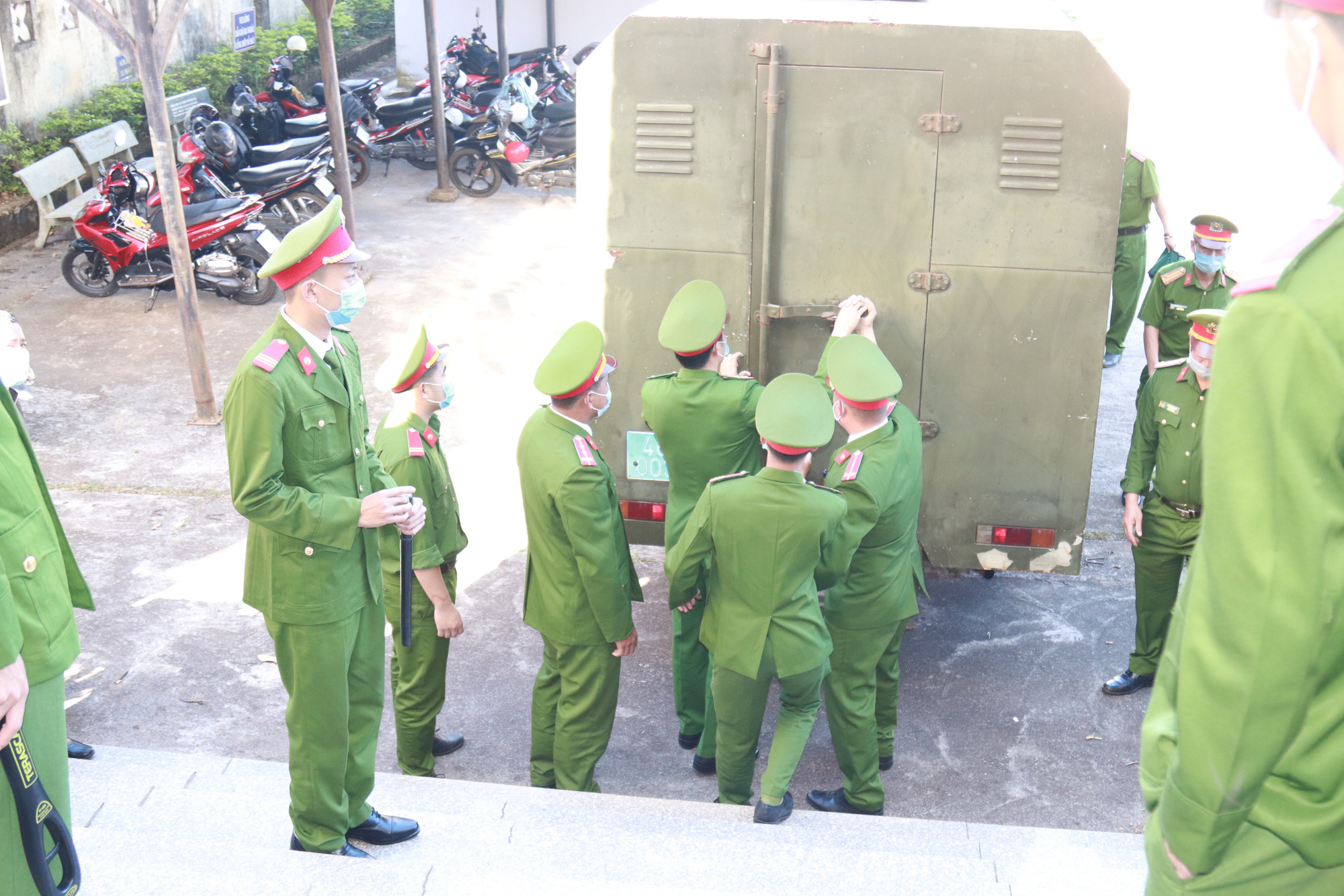 B&iacute; thư x&atilde; giết ch&aacute;u thế mạng để trục lợi bảo hiểm hầu t&ograve;a - Ảnh 5.