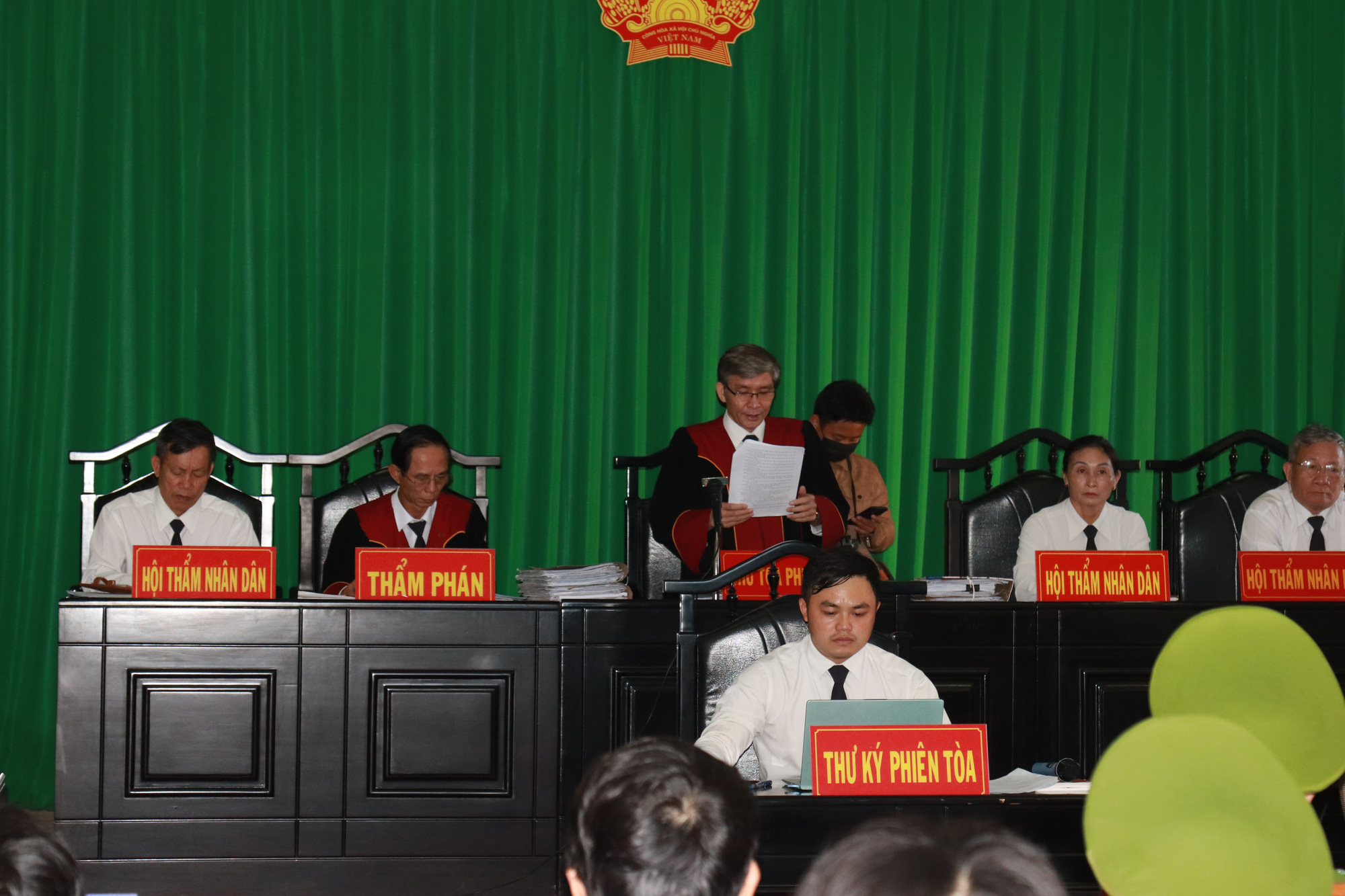B&iacute; thư x&atilde; giết ch&aacute;u thế mạng để trục lợi bảo hiểm hầu t&ograve;a - Ảnh 10.