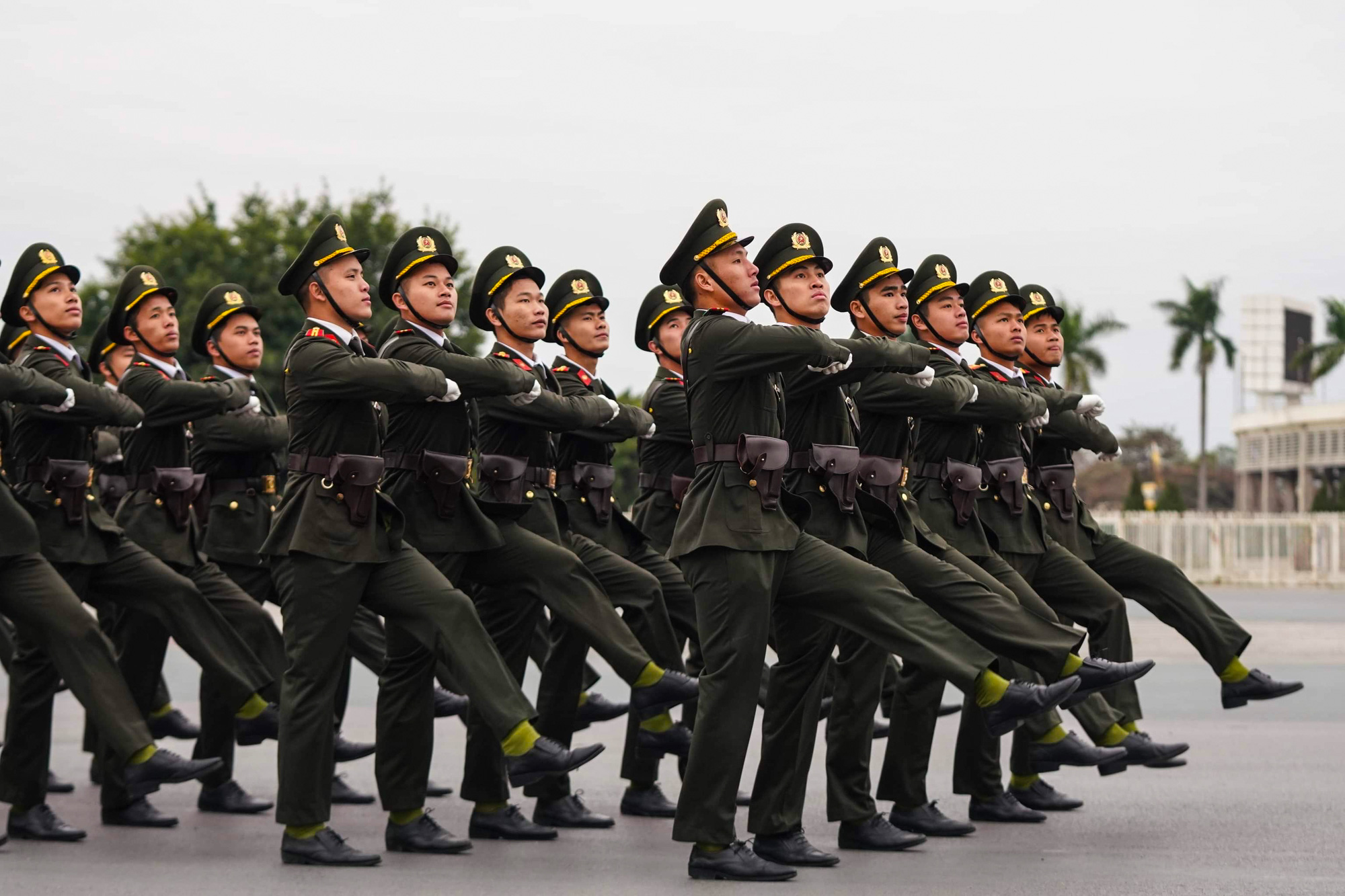 Cận cảnh diễn tập bảo vệ nguy&ecirc;n thủ khi c&oacute; khủng bố - Ảnh 4.