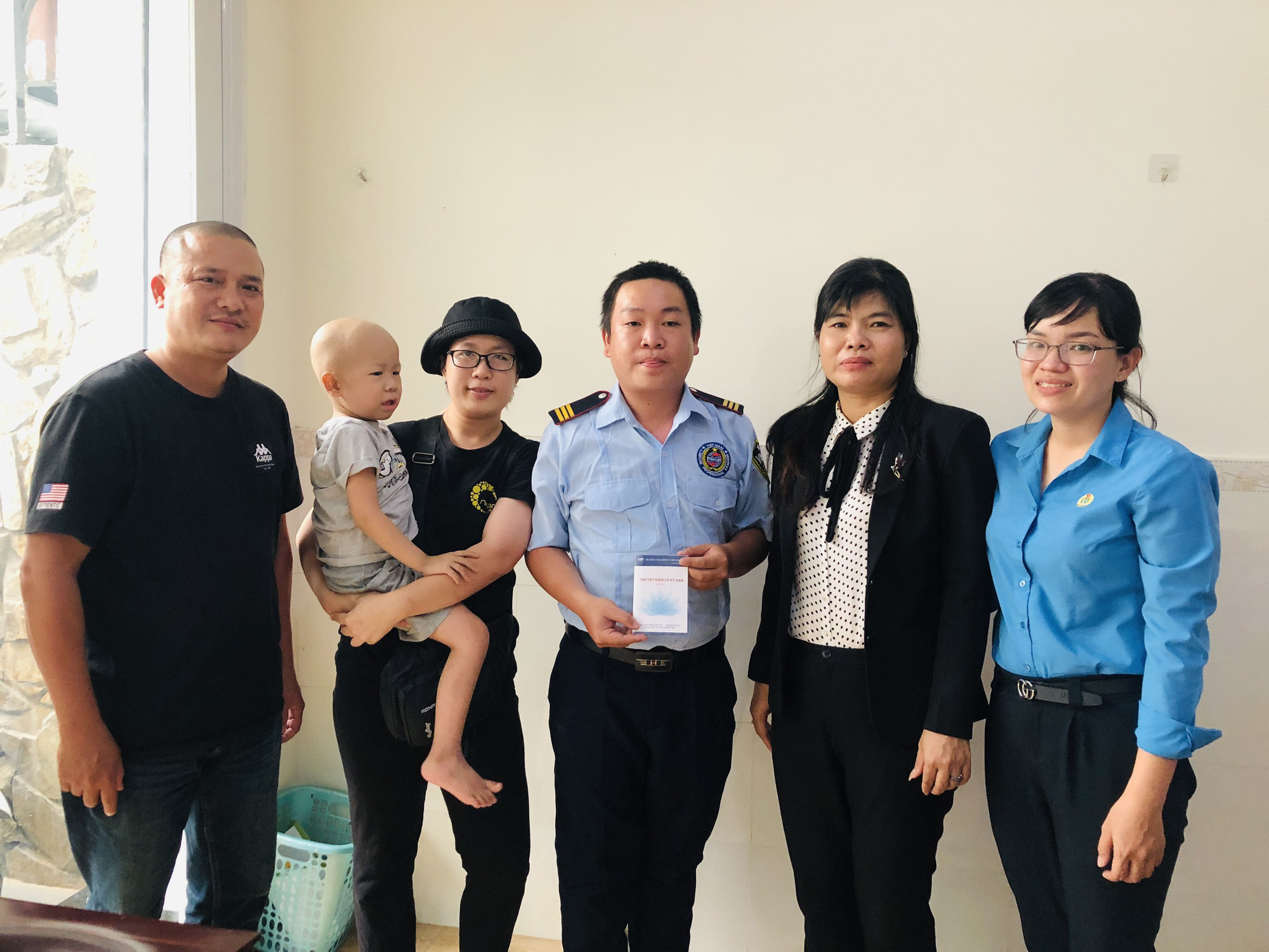 Chia sẻ kh&oacute; khăn với đo&agrave;n vi&ecirc;n - Ảnh 1.