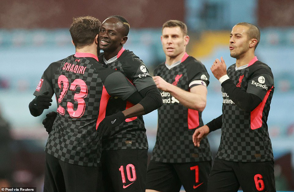 Năm phút ghi 3 bàn, Liverpool đè bẹp chủ nhà Aston Villa ở FA Cup