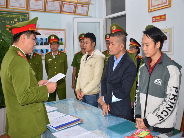 Chiêu thức "móc túi" tiền bảo hiểm của bác sĩ, điều dưỡng ở Quảng Nam