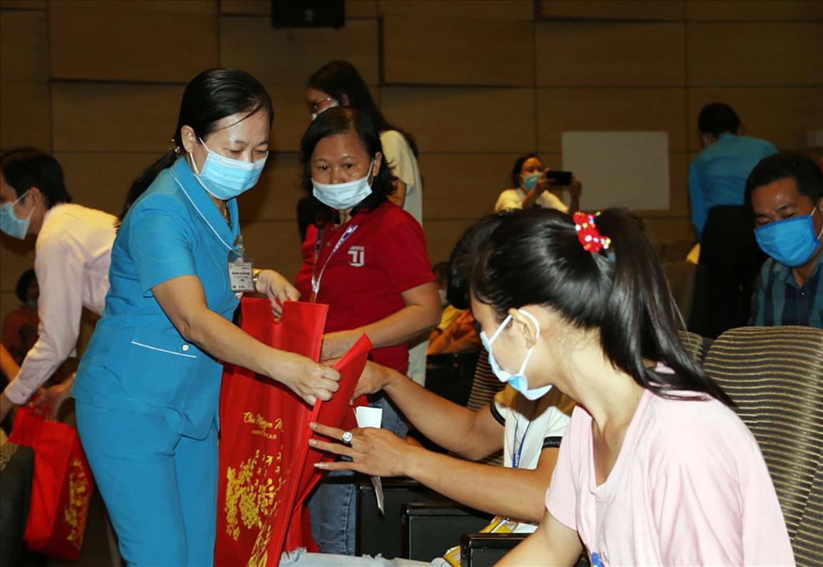 Bình Dương: Vận động công nhân vùng dịch không về quê đón Tết