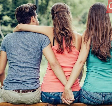 Vợ đang hiền lành bỗng trở mặt ghê gớm, lạnh lùng hơn băng đá