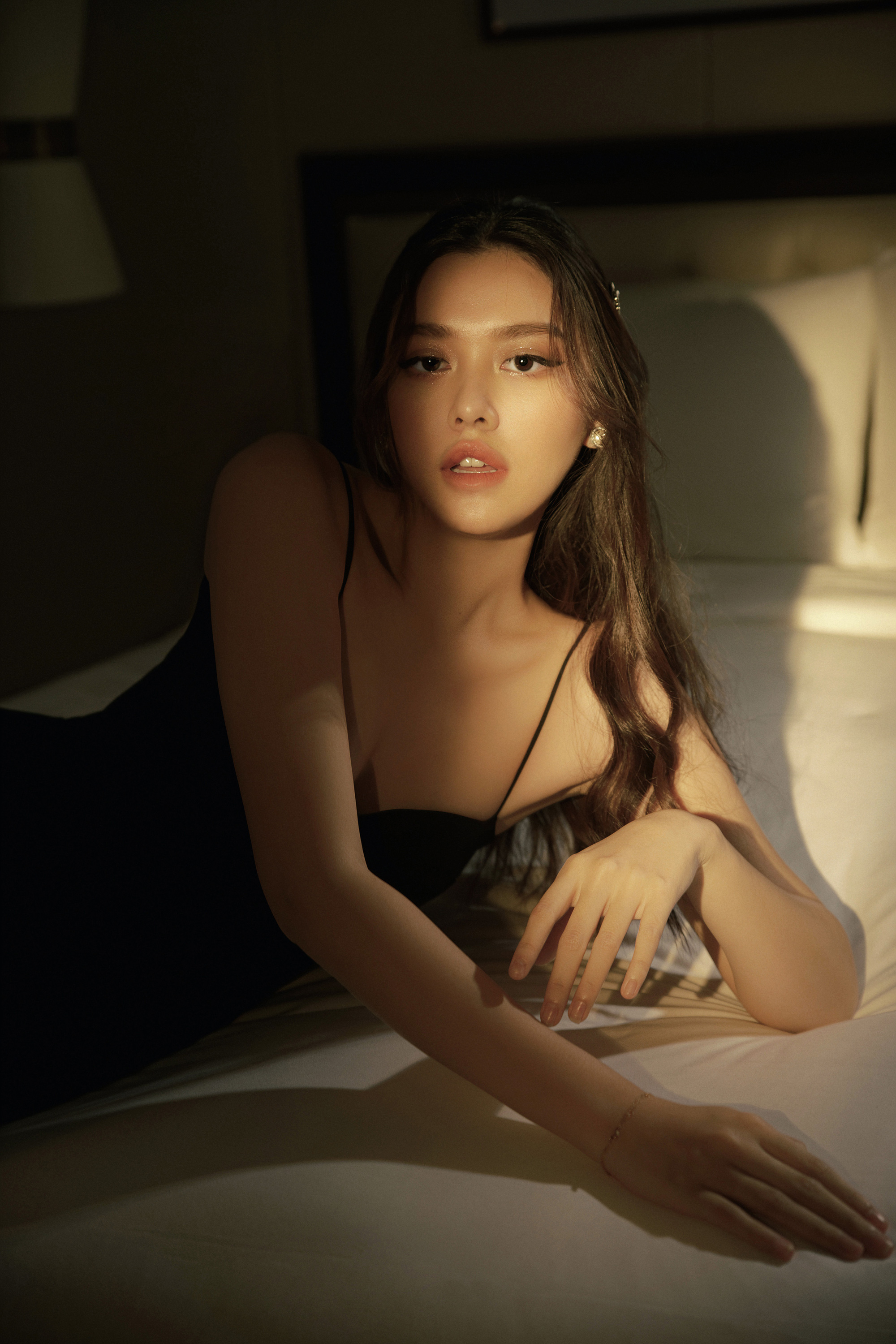 Hậu kết h&ocirc;n, &Aacute; hậu Tường San khoe nhan sắc cuốn h&uacute;t như Song Hye Kyo - Ảnh 8.