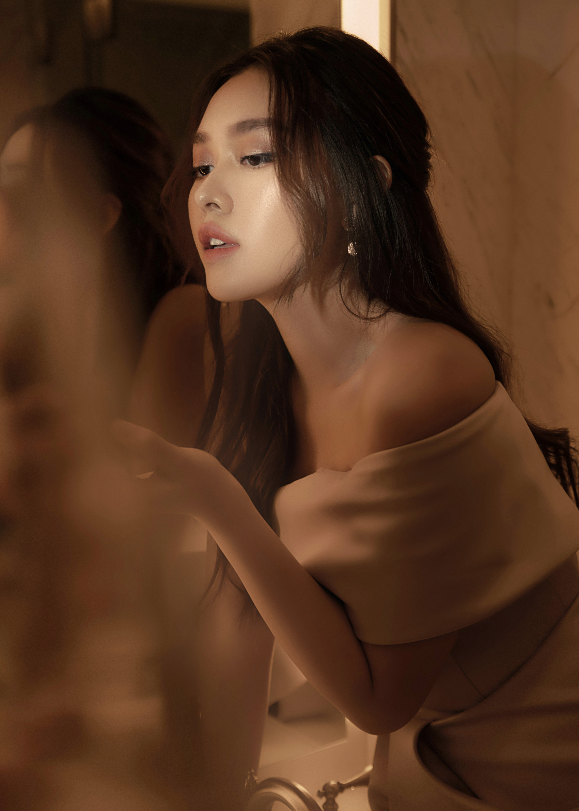 Hậu kết h&ocirc;n, &Aacute; hậu Tường San khoe nhan sắc cuốn h&uacute;t như Song Hye Kyo - Ảnh 4.