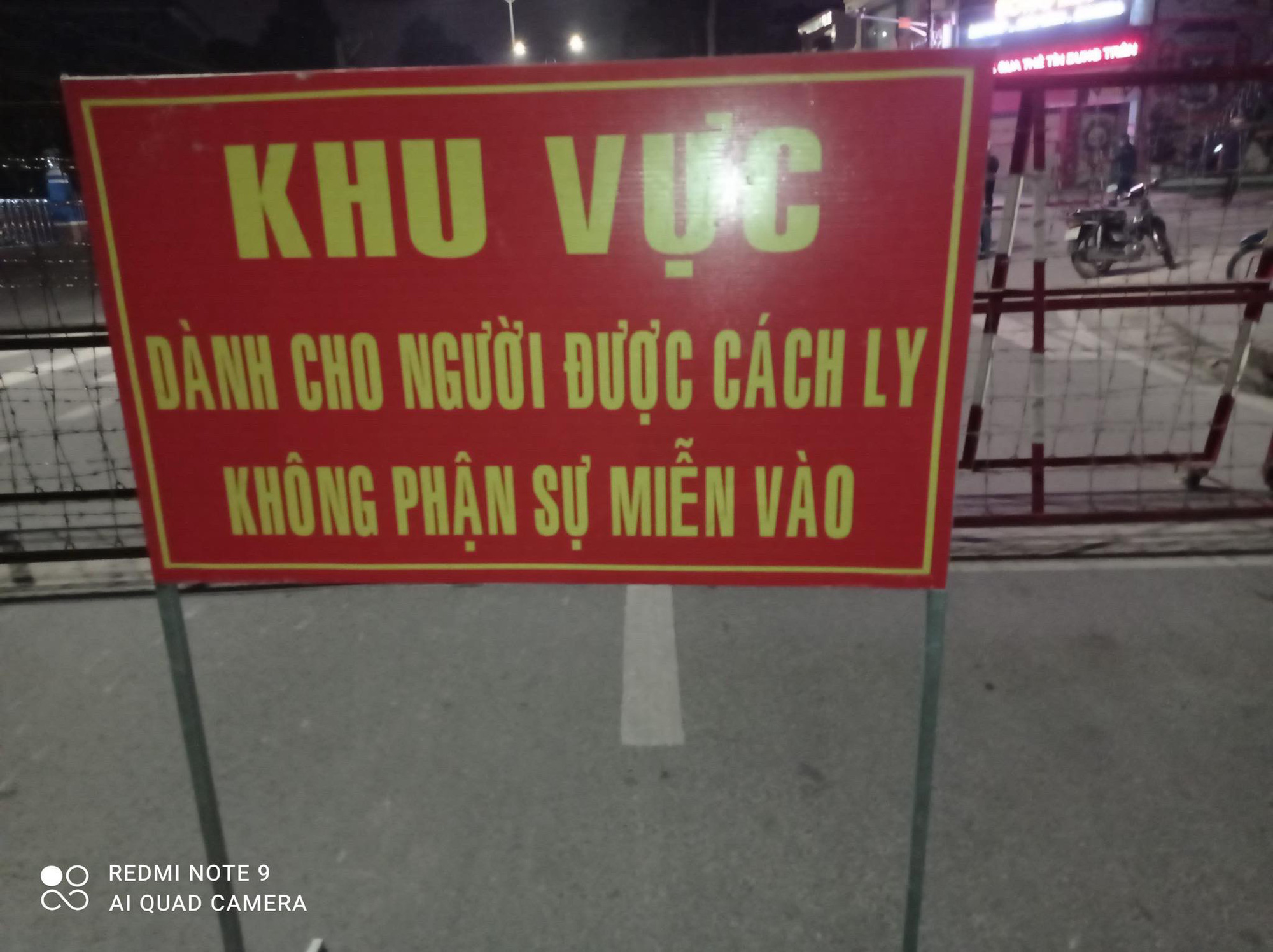 Một F1 tiếp x&uacute;c d&agrave;y đặc, B&igrave;nh Dương phong tỏa một địa điểm ở Bến C&aacute;t - Ảnh 2.