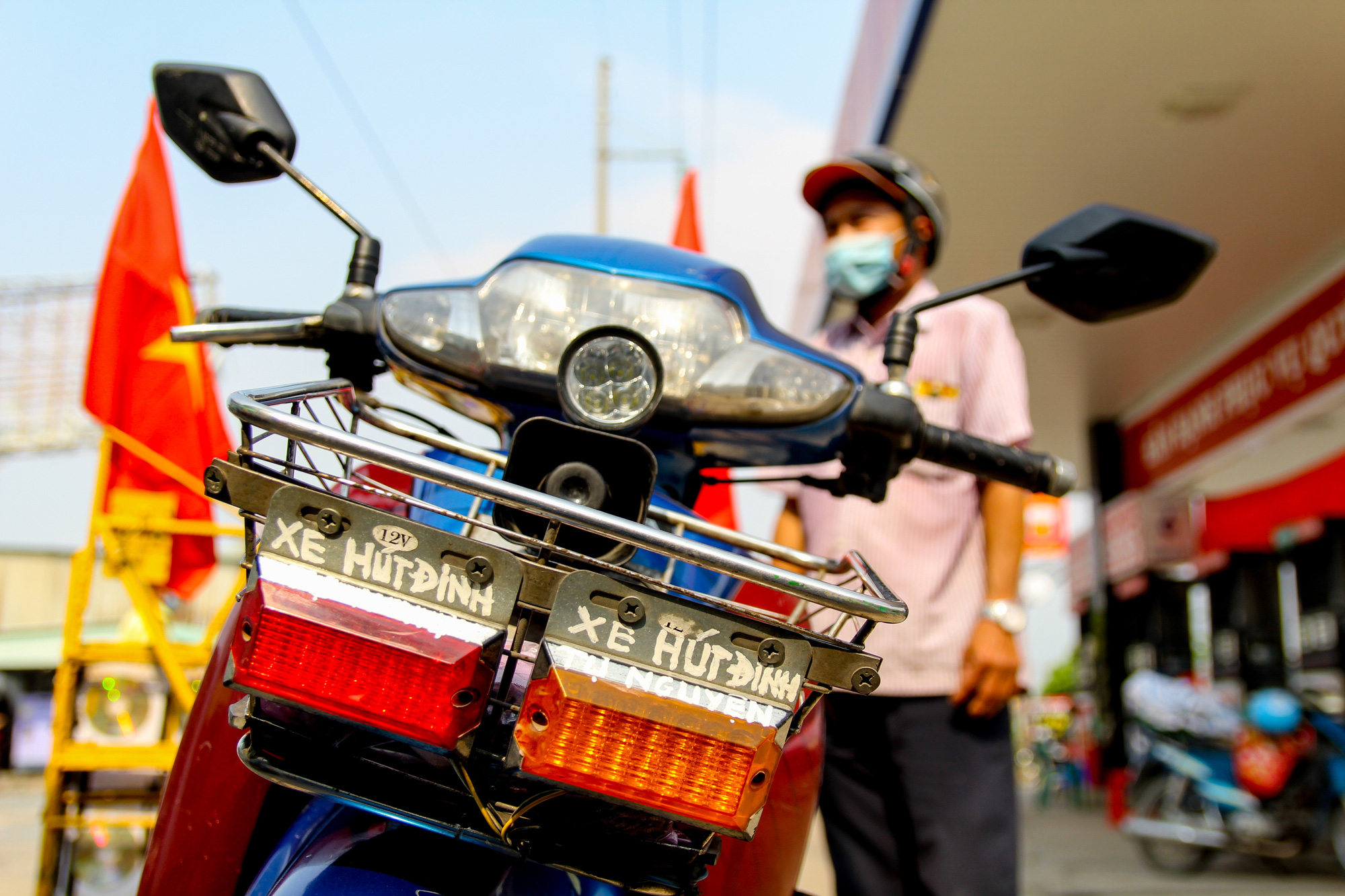 Người đàn ông lặng thầm ngày 29 Tết - Ảnh 12.