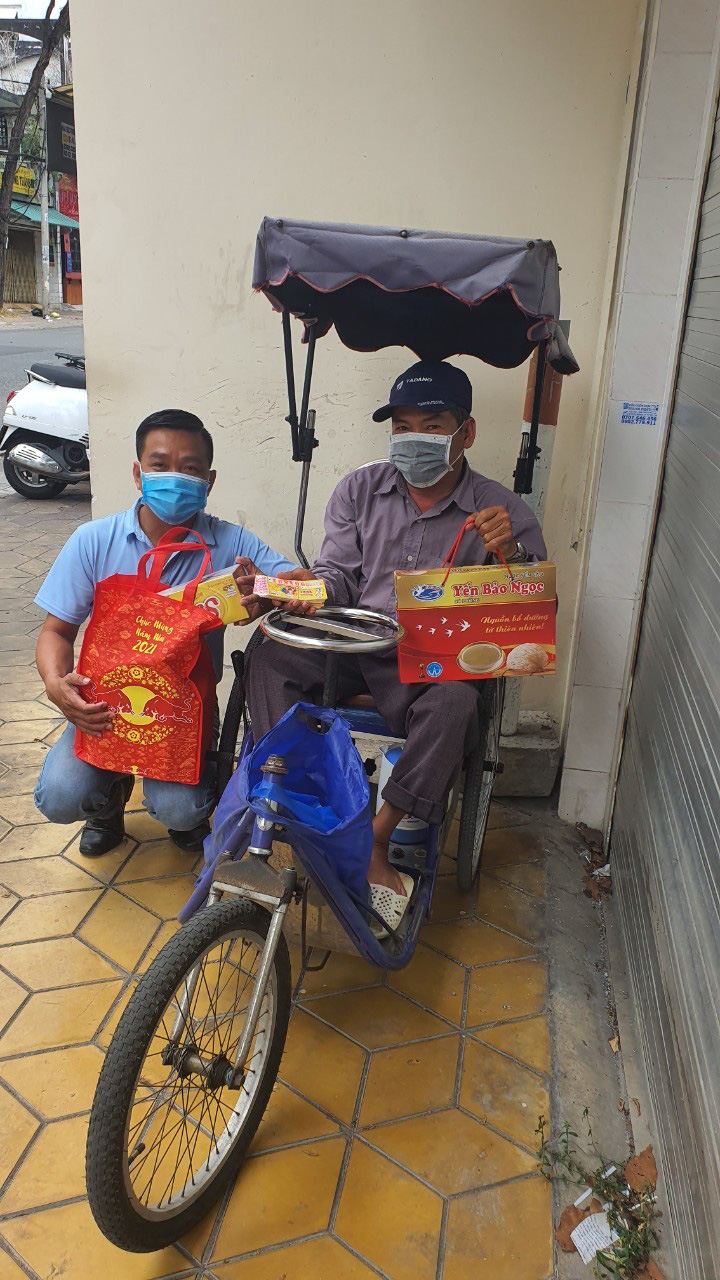 Tết ấm cho người v&ocirc; gia cư trao qu&agrave; cho người d&acirc;n tại Cần Thơ - Ảnh 12.