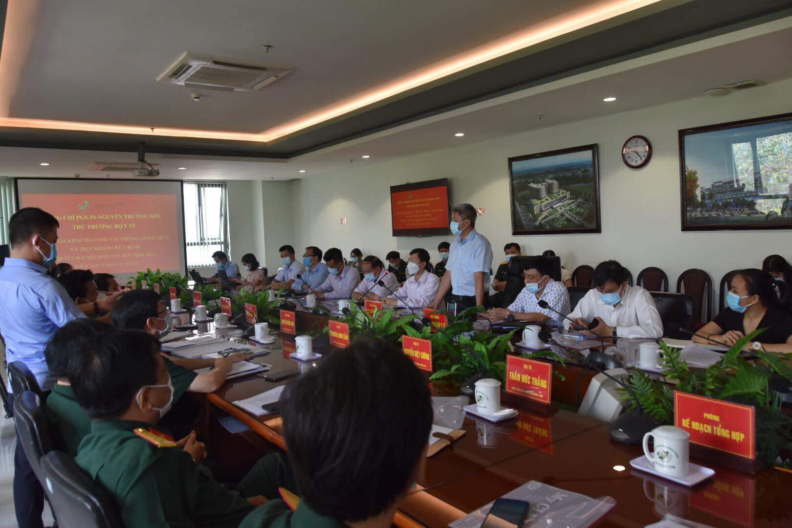 Người đến điểm tham quan, du lịch, giải tr&iacute;, khu t&acirc;m linh phải đeo khẩu trang - Ảnh 2.