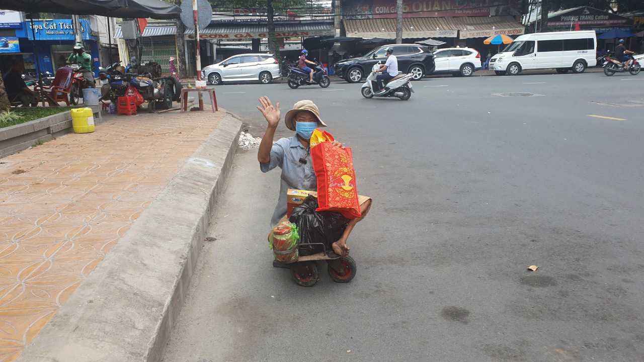 Tết ấm cho người v&ocirc; gia cư trao qu&agrave; cho người d&acirc;n tại Cần Thơ - Ảnh 7.